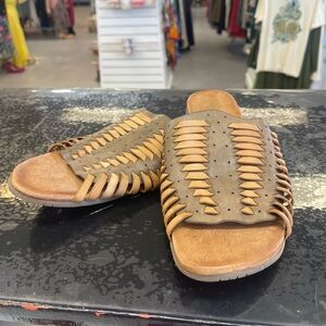 Woven Slide Sandals in Tan